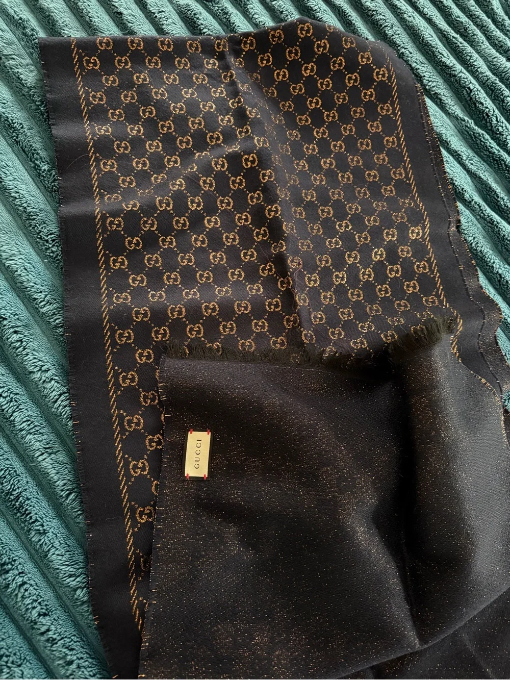 Gucci wool/silk metallic scarf 💙
